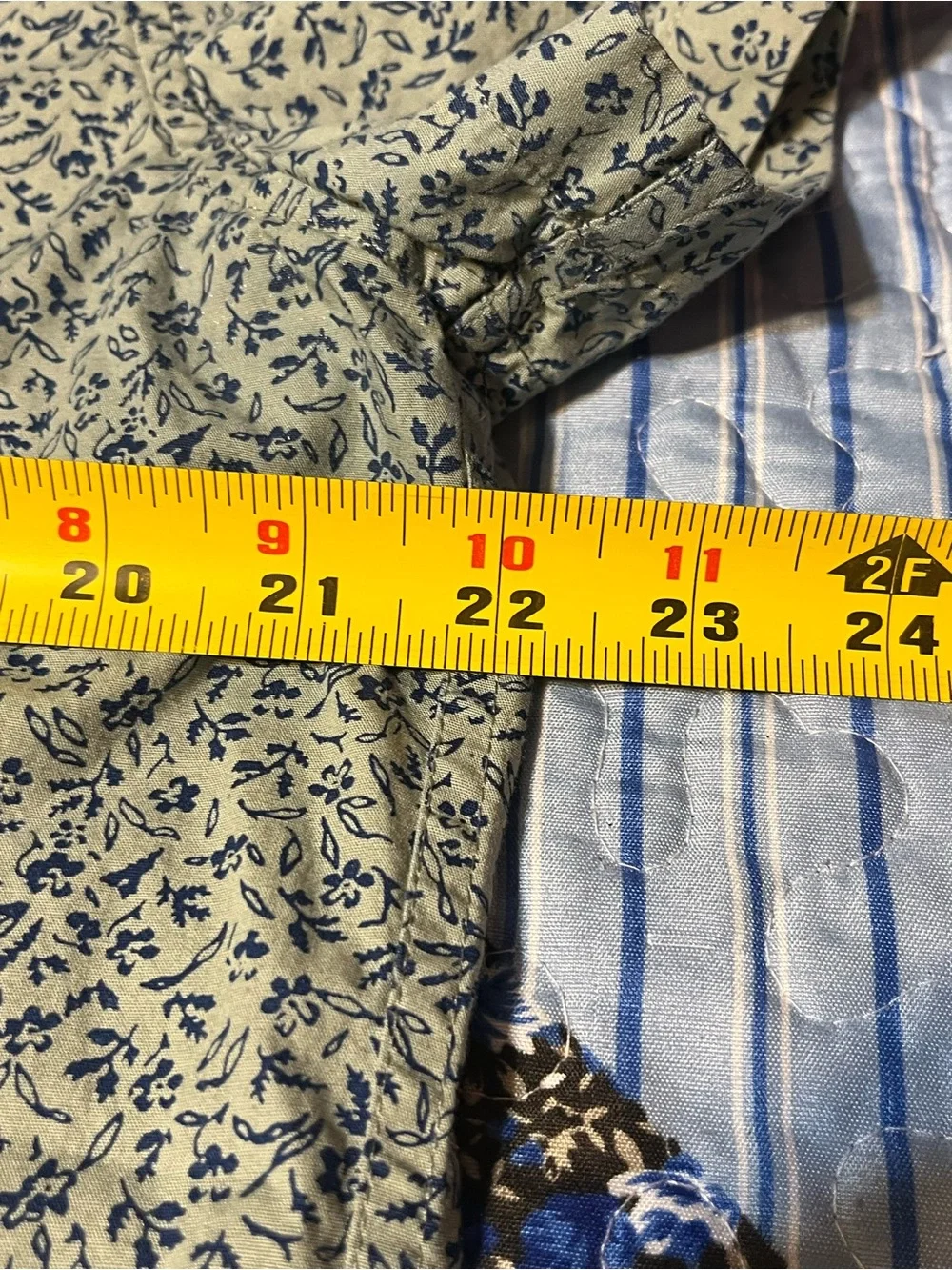 J. Crew Slim Button-Down Shirt in Light Green with Navy Floral Mens Large